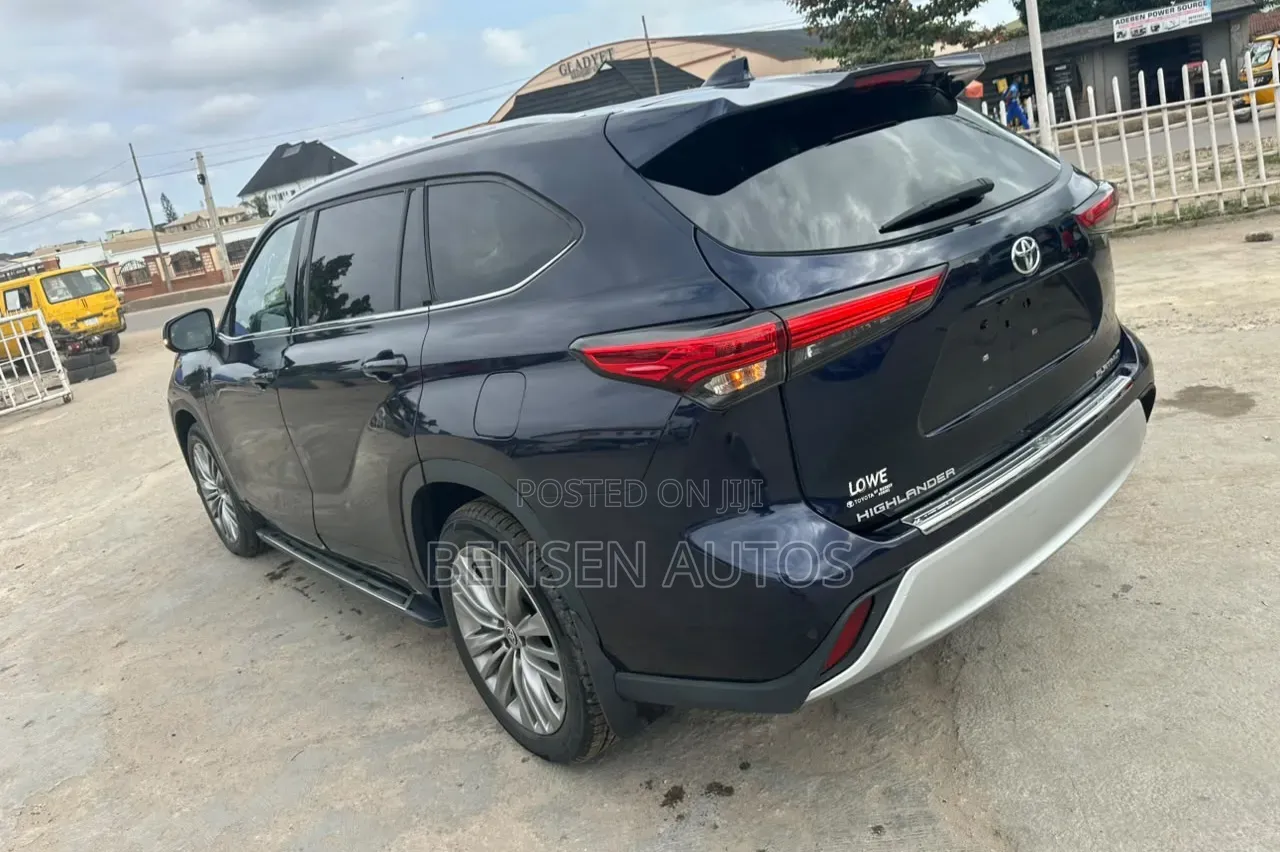 Toyota Highlander Platinum 2022 Blue