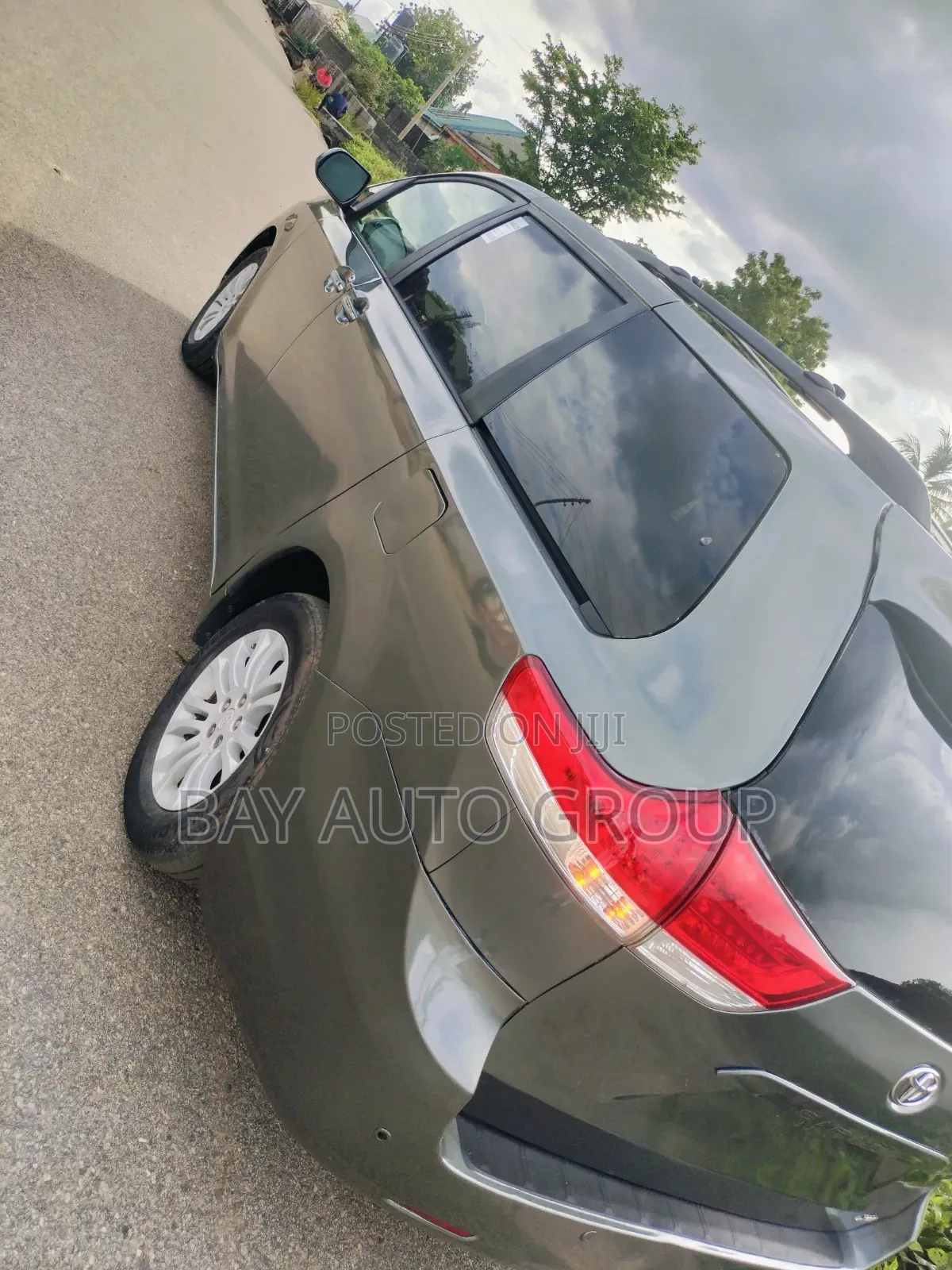 Toyota Sienna XLE 7 Passenger Mobility 2012 Gray