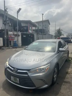 Toyota Camry LE 4dr Sedan (2.5L 4cyl 6A) 2015 Gray