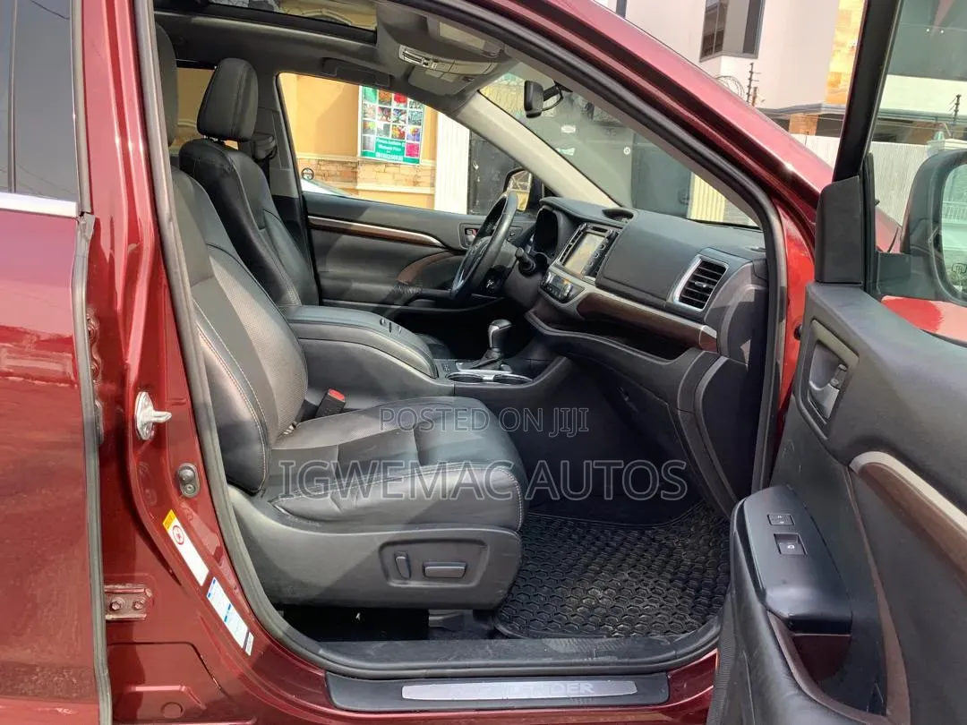 Toyota Highlander XLE 4x4 V6 (3.5L 6cyl 8A) 2018 Burgundy