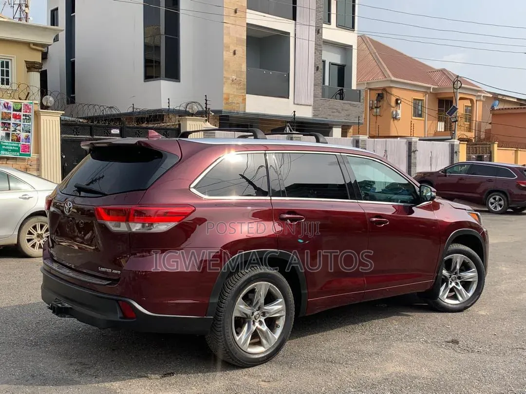 Toyota Highlander XLE 4x4 V6 (3.5L 6cyl 8A) 2018 Burgundy