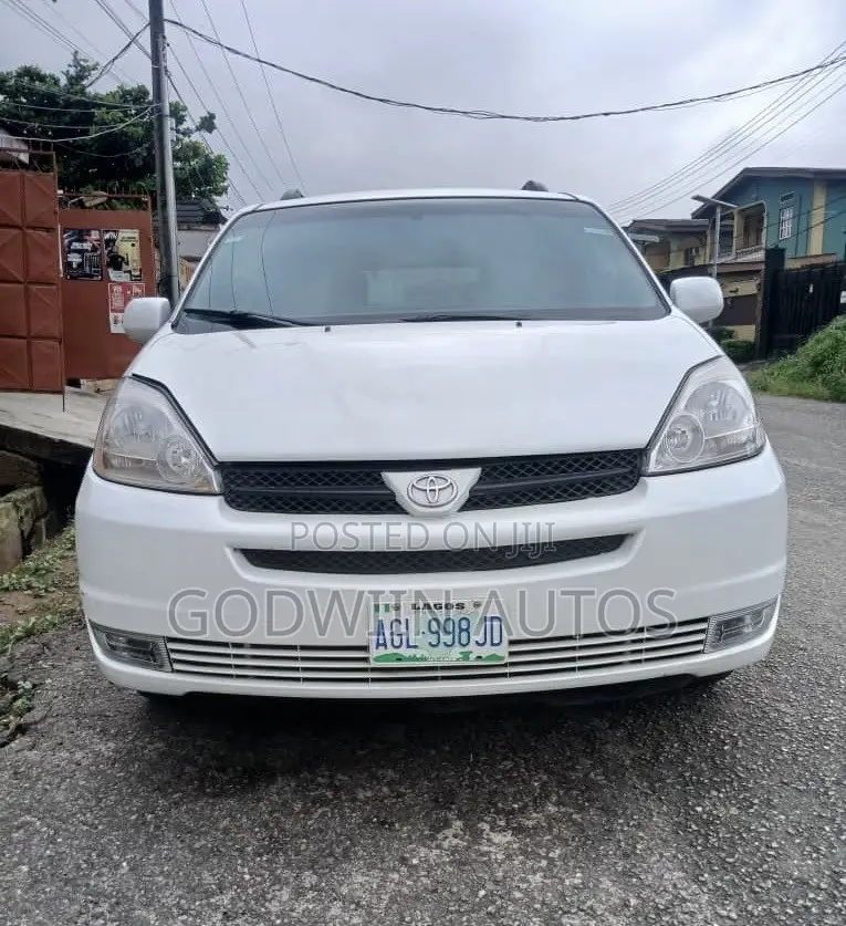 Toyota Sienna XLE FWD 2006 White