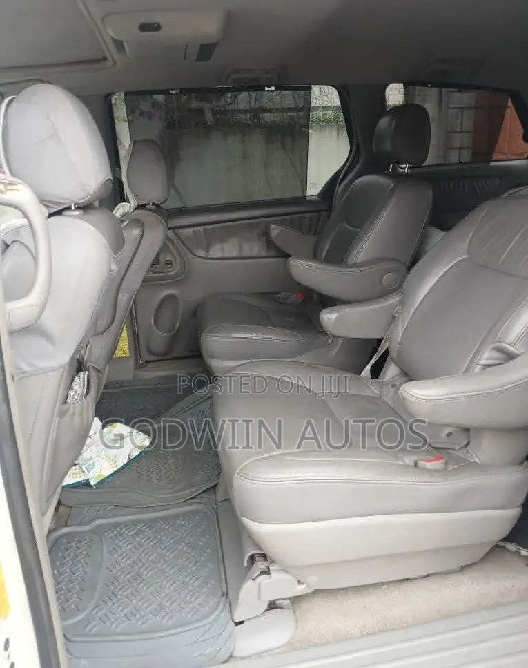 Toyota Sienna XLE FWD 2006 White
