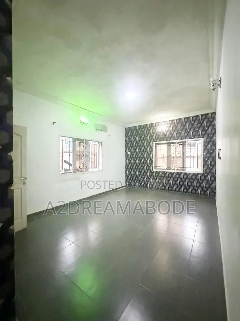 3bdrm Apartment in Gbagada, Millenuim/UPS for rent