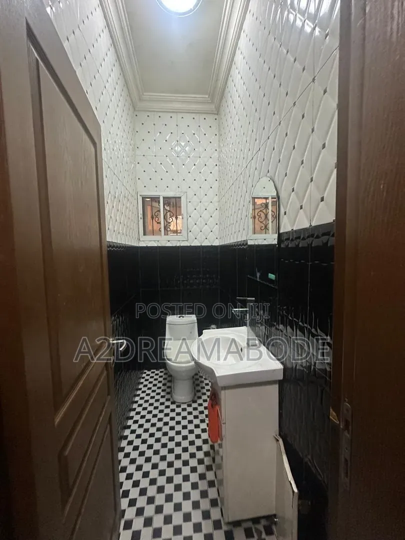 3bdrm Apartment in Gbagada, Millenuim/UPS for rent