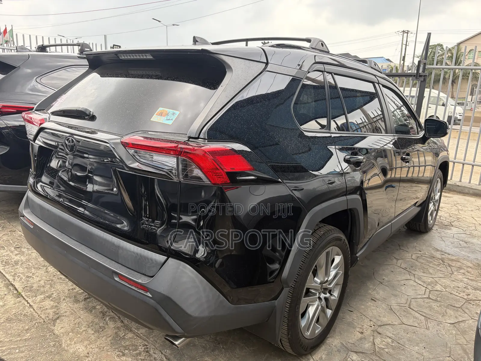 Toyota RAV4 XLE AWD 2019 Black