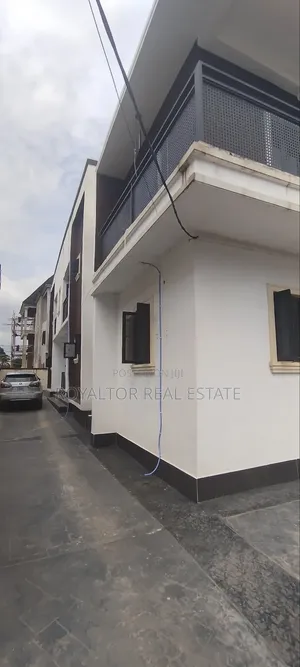 3bdrm Block of Flats in Royaltor Real Estate, Benin City for rent