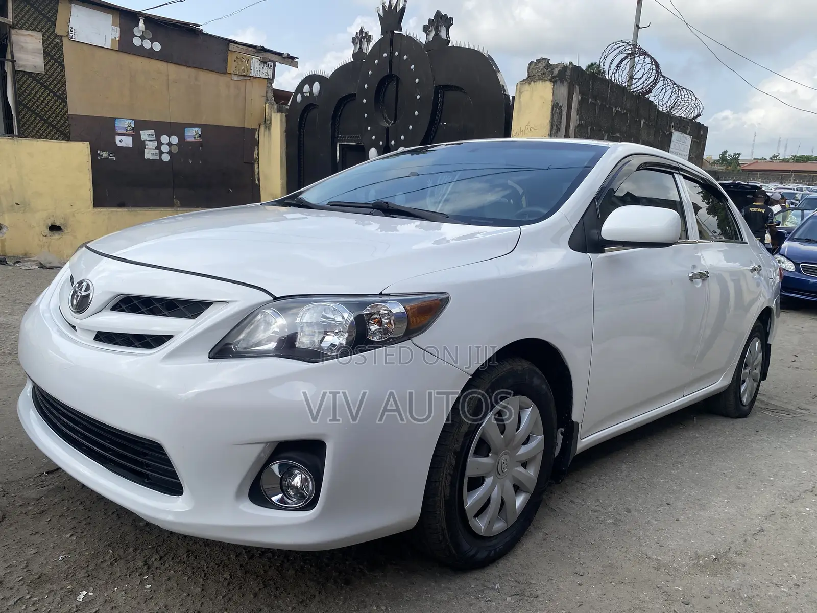 Toyota Corolla LE Special Edition 4dr Sedan (1.8L 4cyl 4A) 2013 White