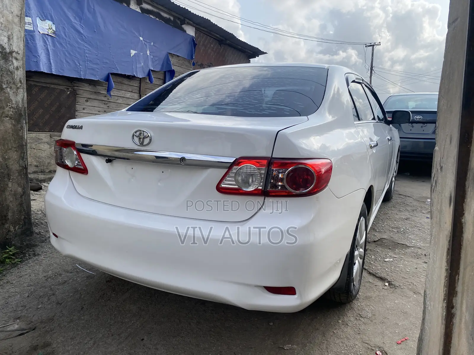 Toyota Corolla LE Special Edition 4dr Sedan (1.8L 4cyl 4A) 2013 White