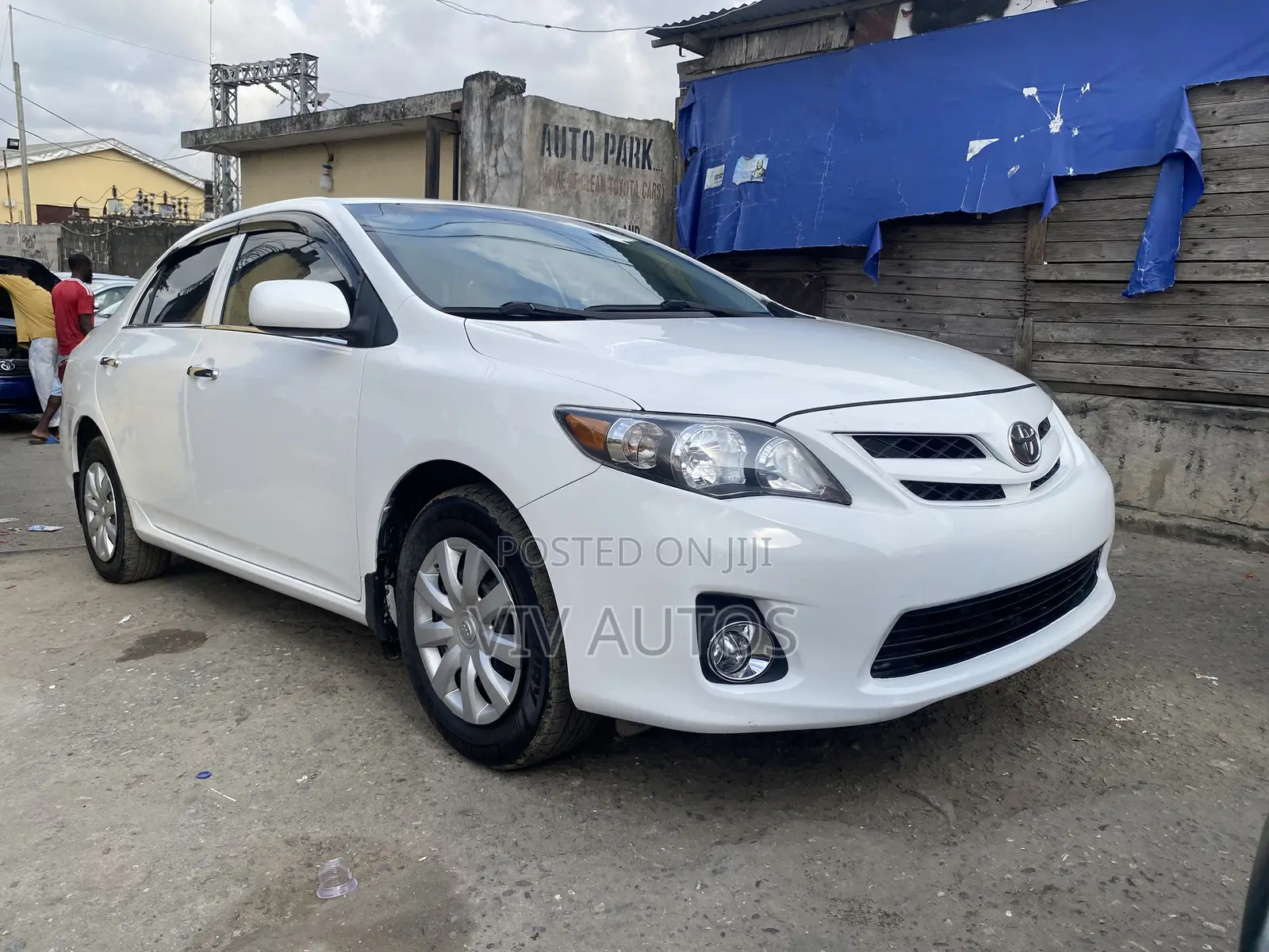Toyota Corolla LE Special Edition 4dr Sedan (1.8L 4cyl 4A) 2013 White