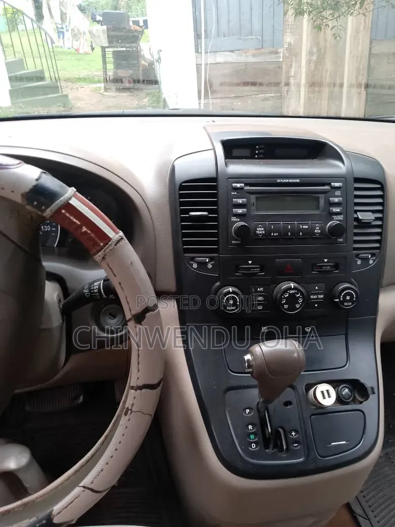 Kia Sedona 2005 Gold