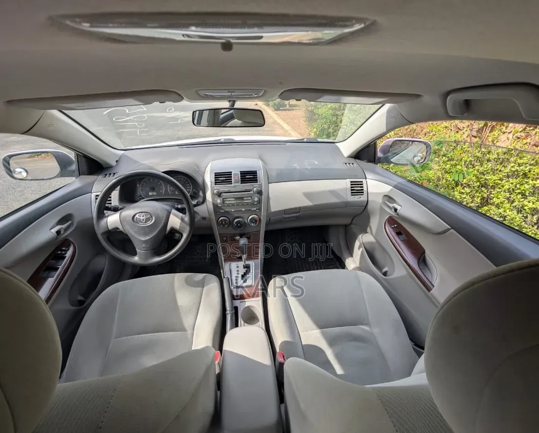 Toyota Corolla 2011 White