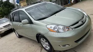 Toyota Sienna XLE FWD 2009 Green