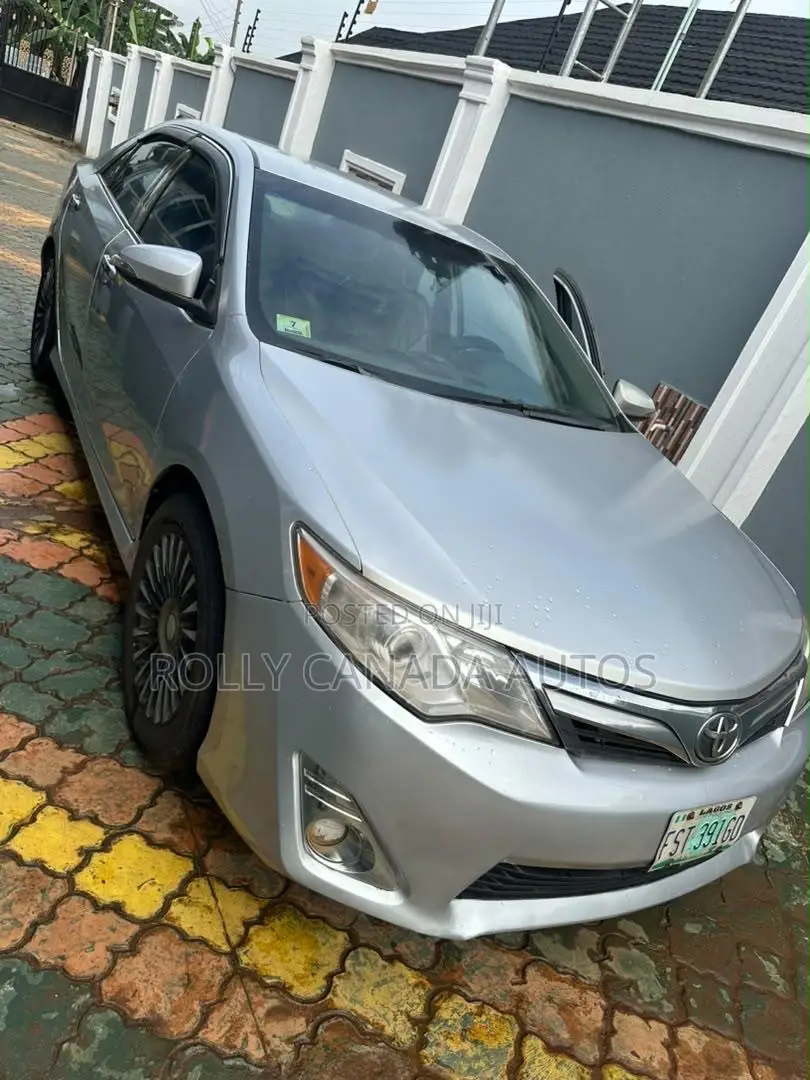Toyota Camry SE 4dr Sedan (2.5L 4cyl 6A) 2012 Silver