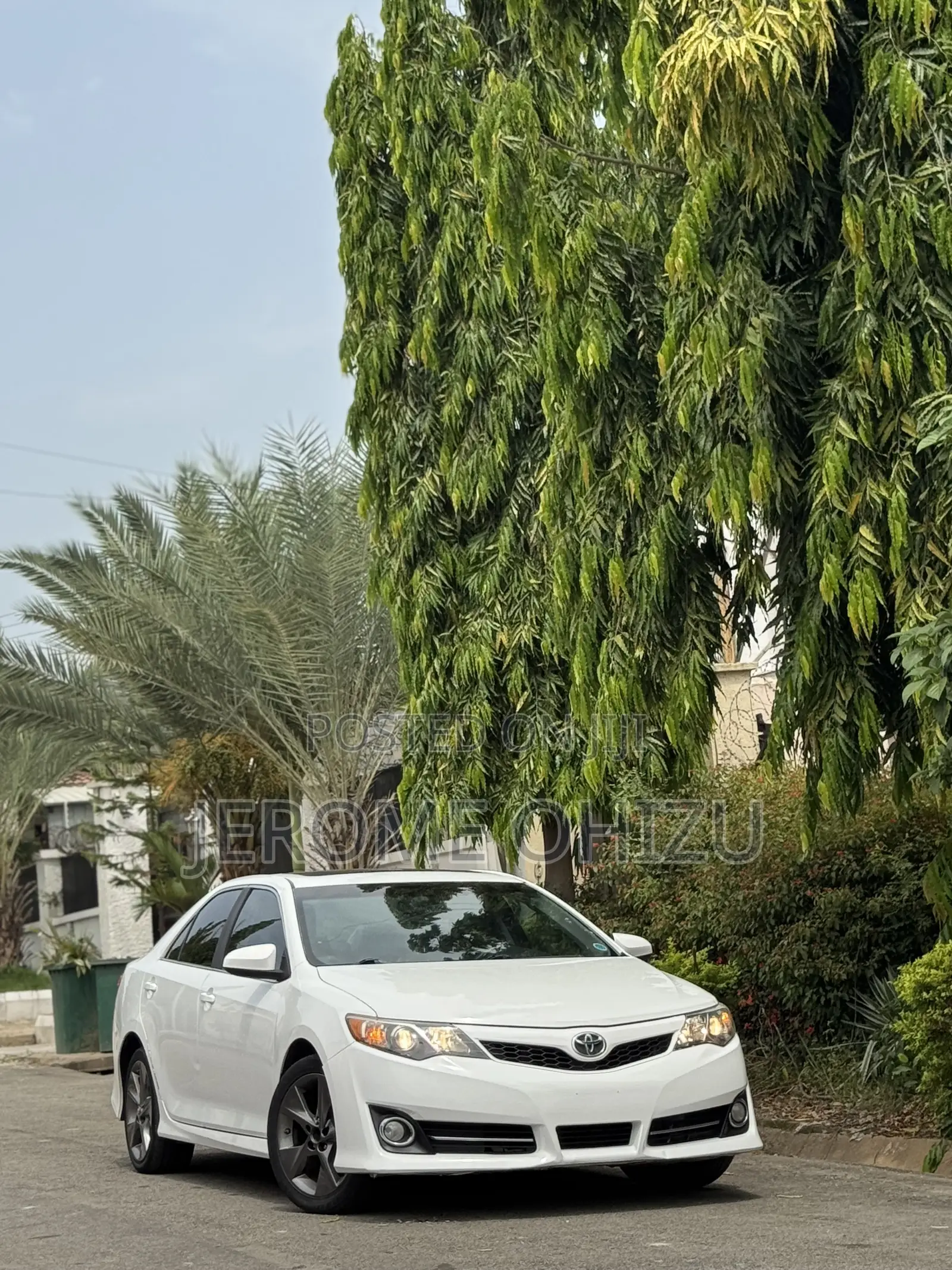 Toyota Camry SE V6 4dr Sedan (3.5L 6cyl 6A) 2013 White