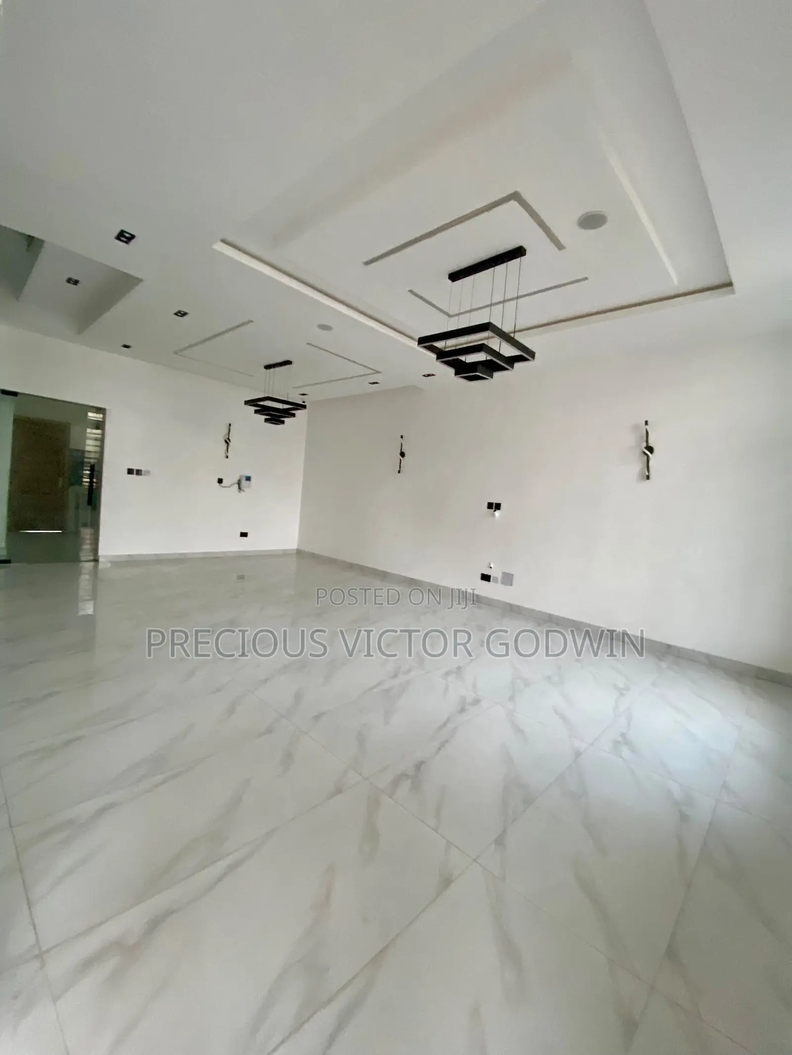 4bdrm Duplex in Chevron for sale
