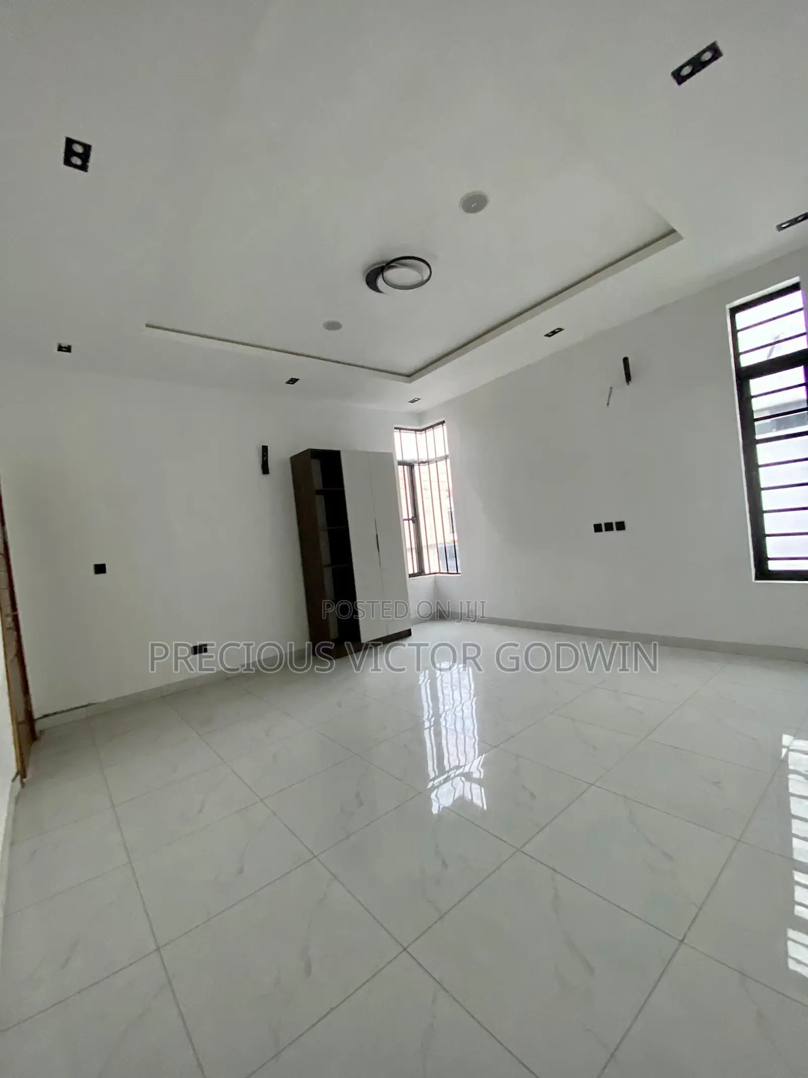 4bdrm Duplex in Chevron for sale