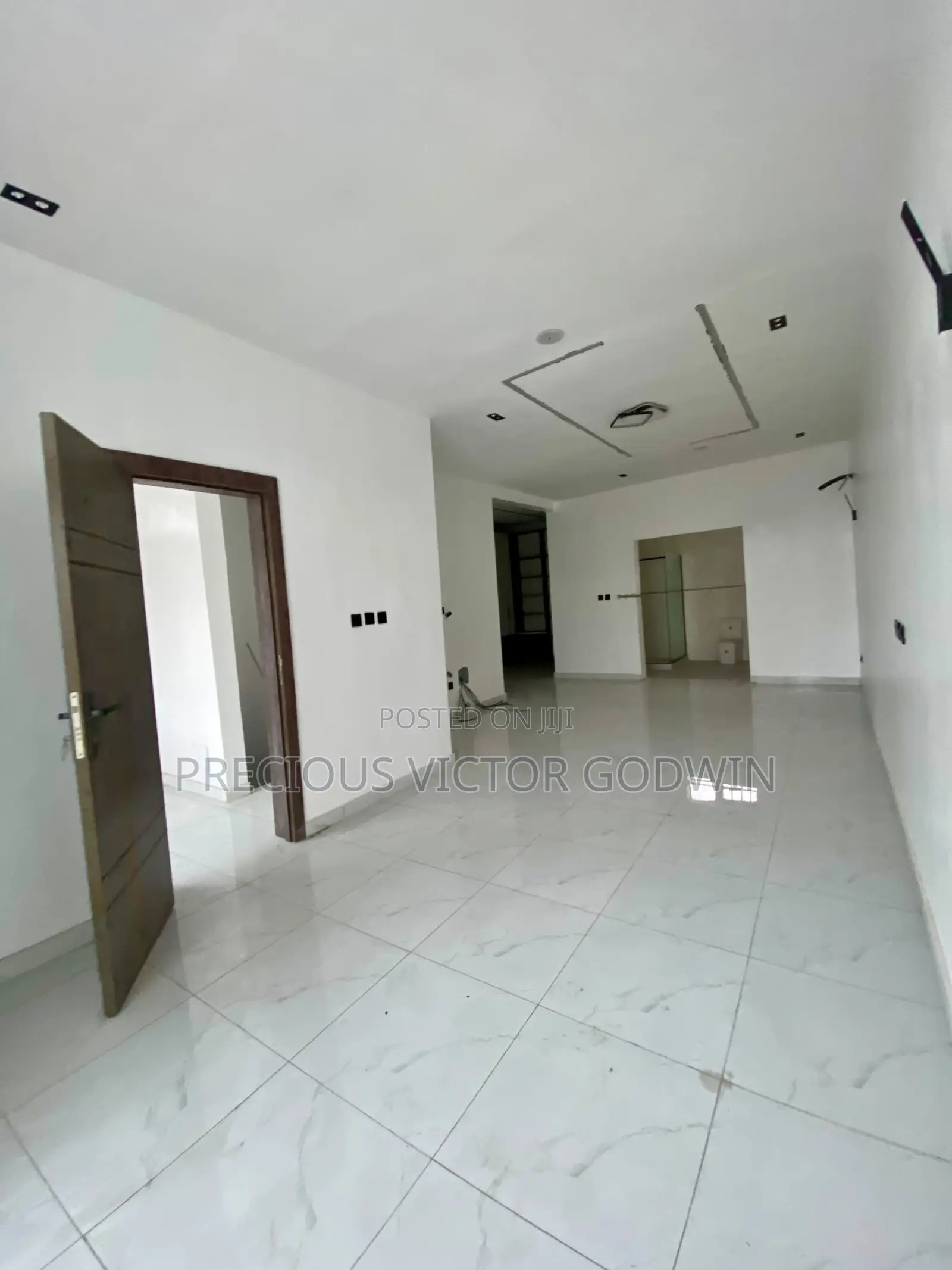 4bdrm Duplex in Chevron for sale