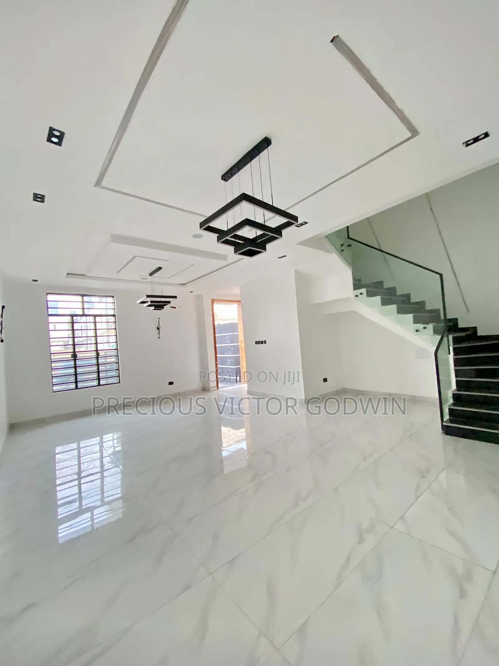 4bdrm Duplex in Chevron for sale