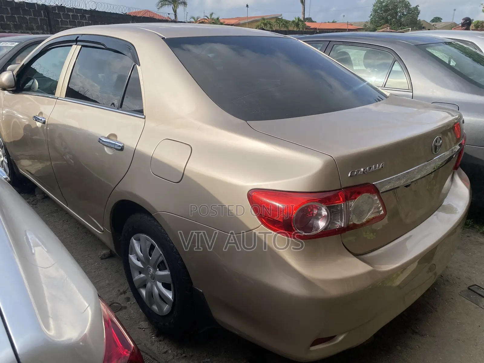Toyota Corolla LE Special Edition 4dr Sedan (1.8L 4cyl 4A) 2013 Gold