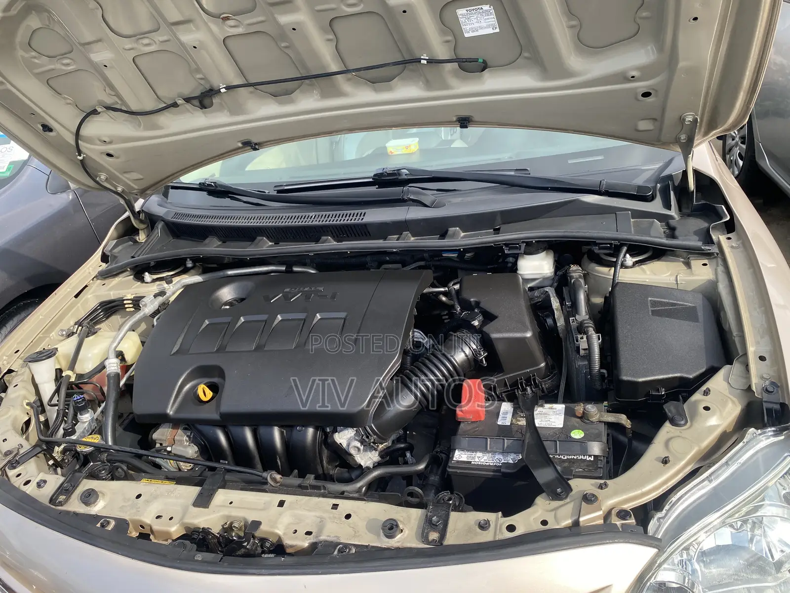 Toyota Corolla LE Special Edition 4dr Sedan (1.8L 4cyl 4A) 2013 Gold