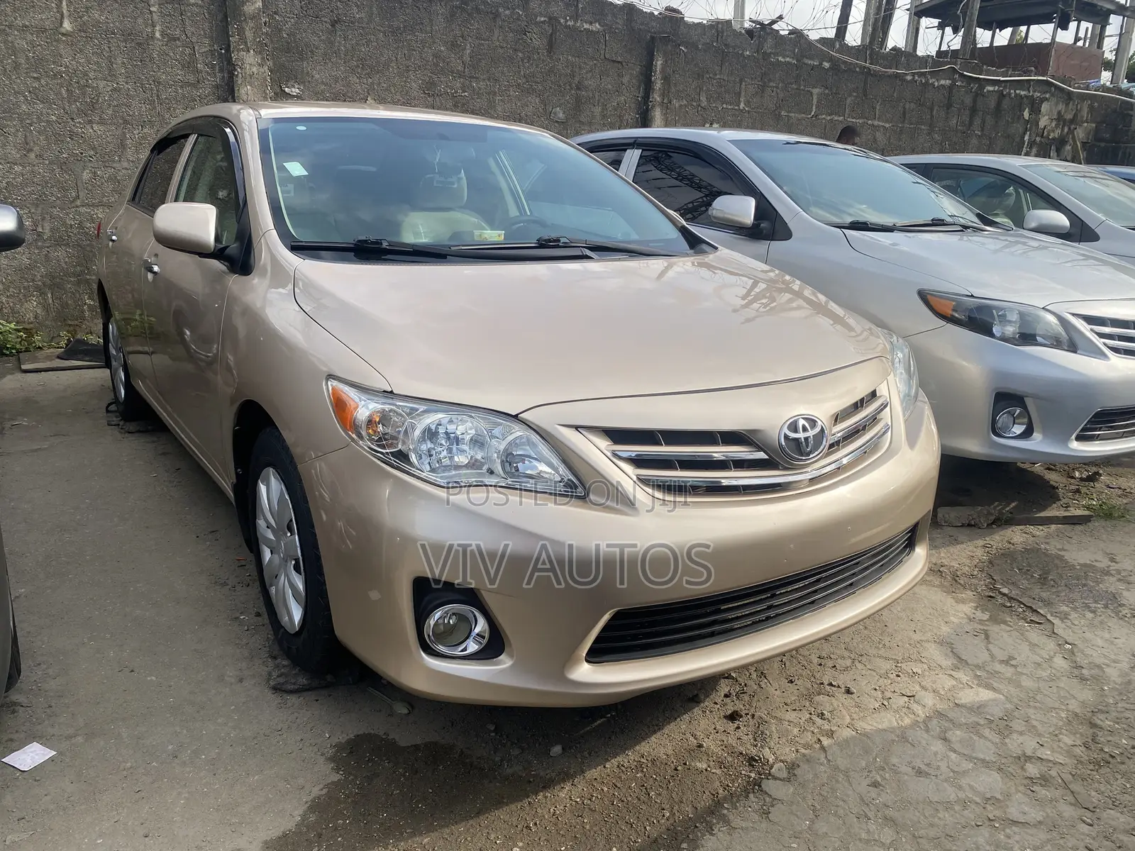 Toyota Corolla LE Special Edition 4dr Sedan (1.8L 4cyl 4A) 2013 Gold