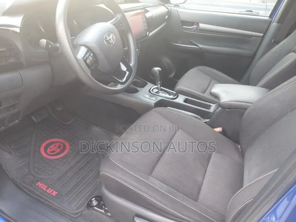Toyota Hilux 2021 Black