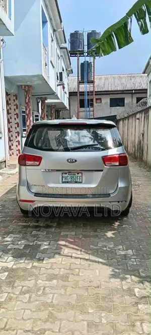 Kia Sedona 2015 Silver