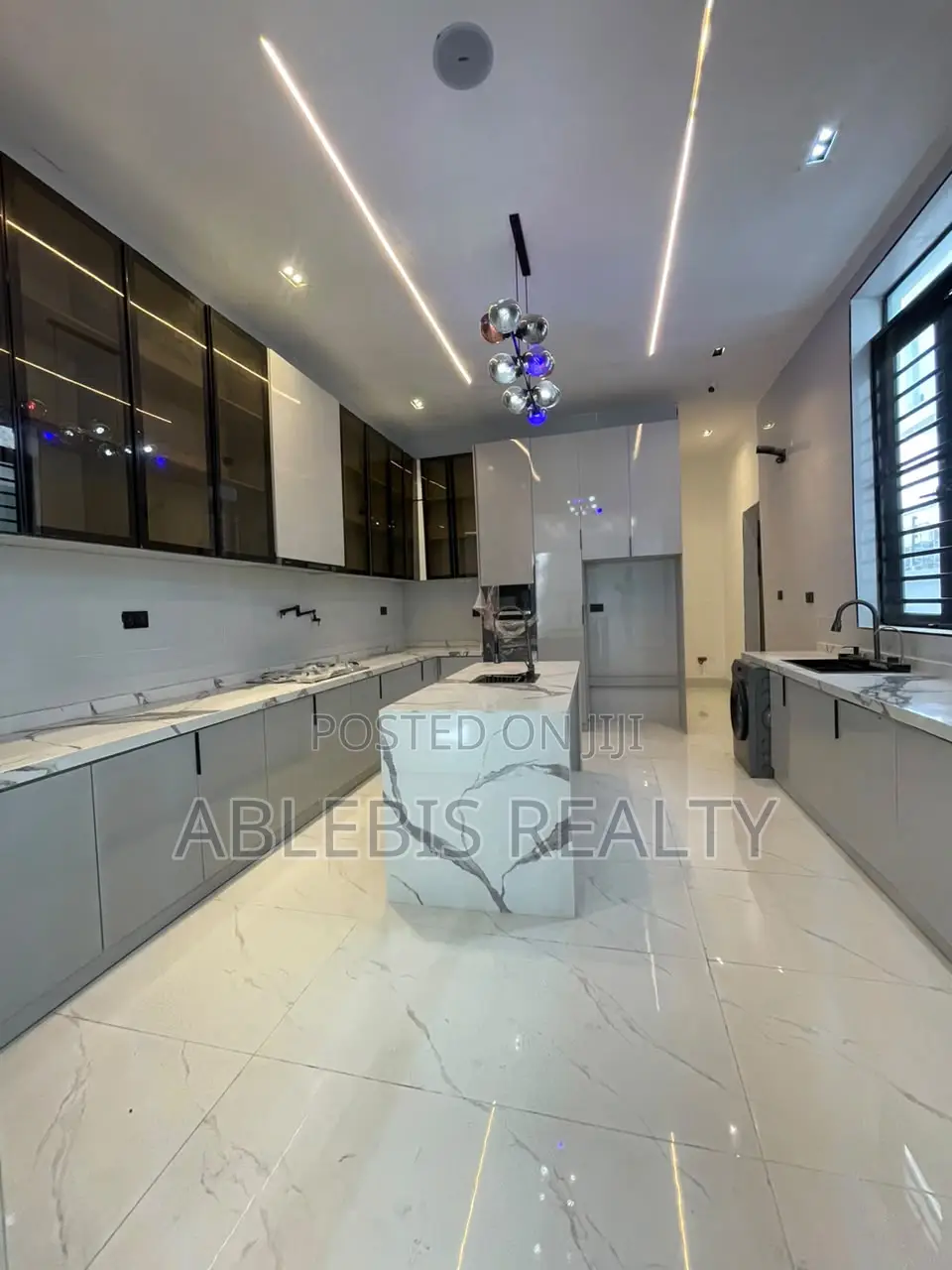 5bdrm Duplex in Close To 2Nd Toll, Chevron for sale
