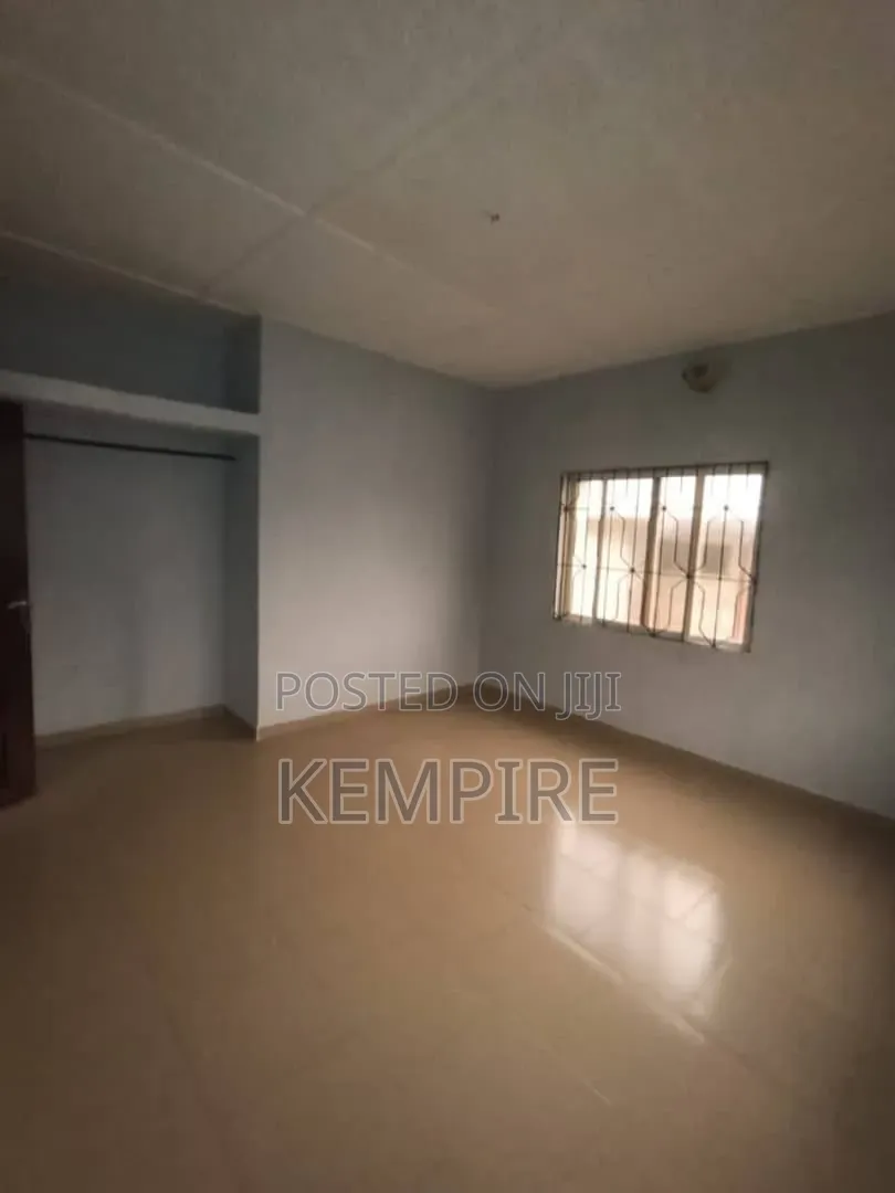 3bdrm Block of Flats in Uran Street, Uyo for rent
