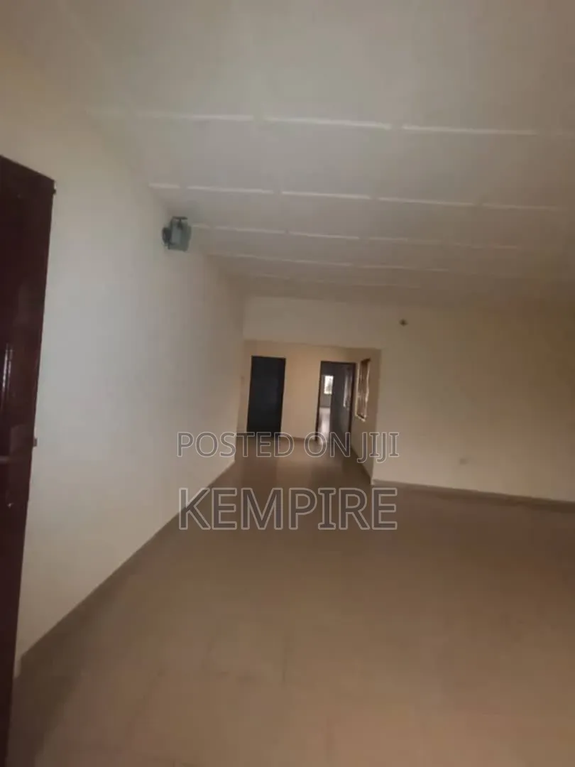 3bdrm Block of Flats in Uran Street, Uyo for rent