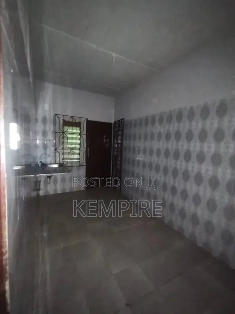3bdrm Block of Flats in Uran Street, Uyo for rent
