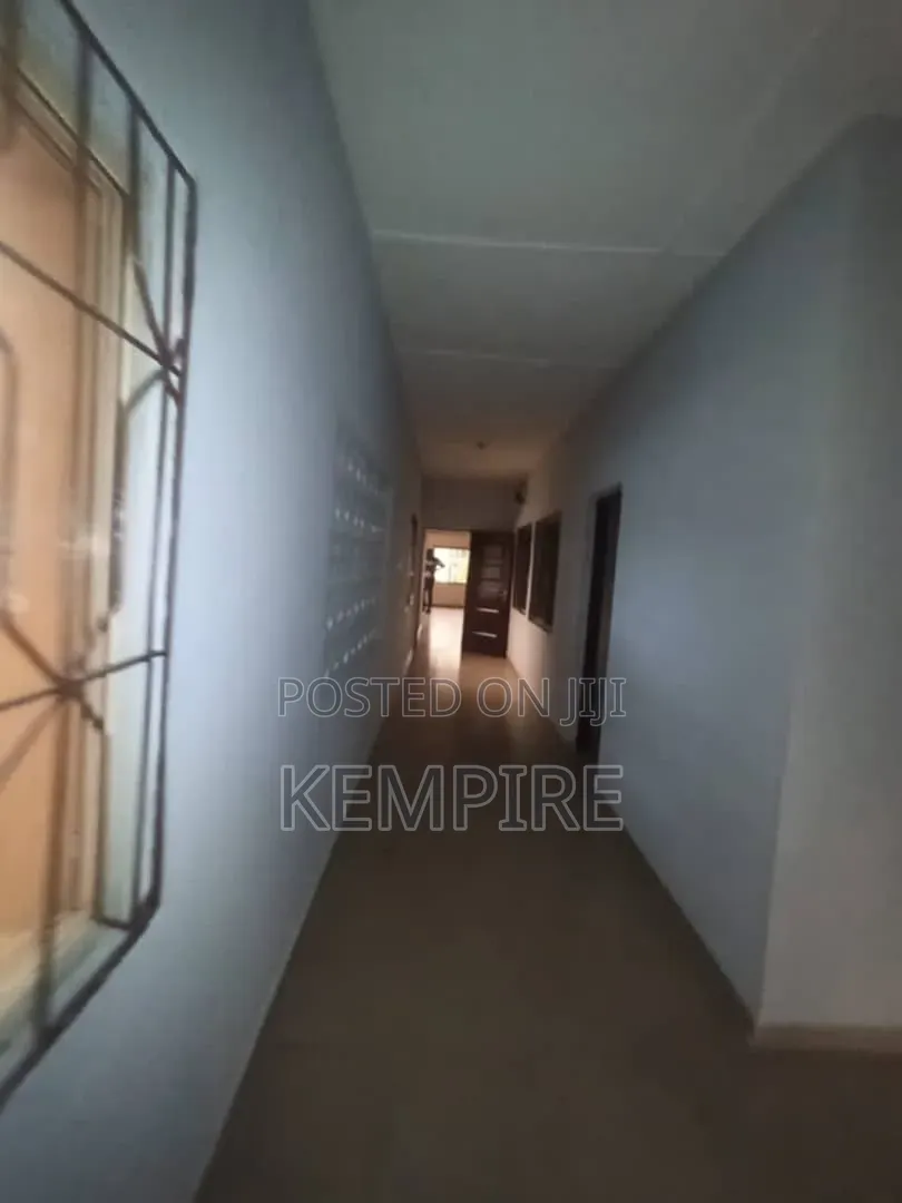 3bdrm Block of Flats in Uran Street, Uyo for rent