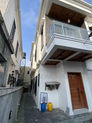 Studio Apartment in Ikota Villa Estate for rent
