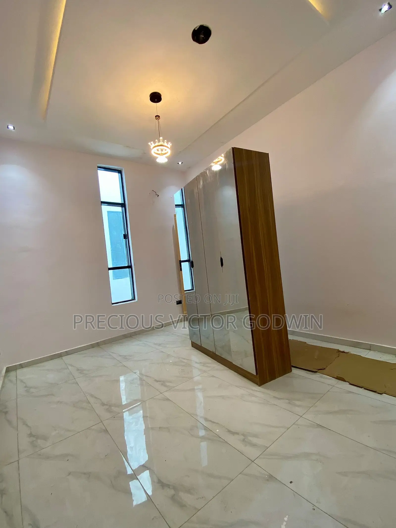 5bdrm Duplex in Chevron for sale