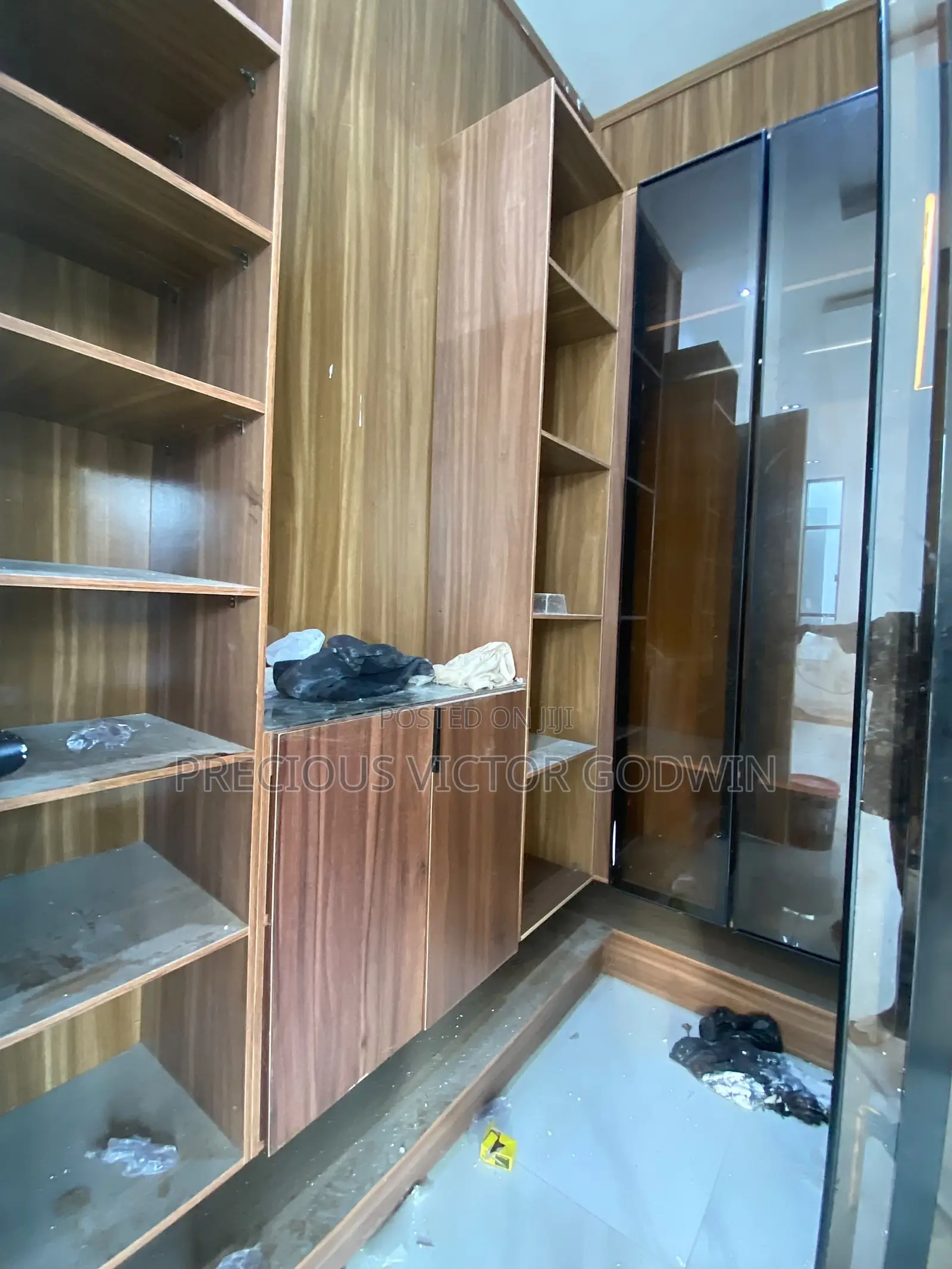 5bdrm Duplex in Chevron for sale