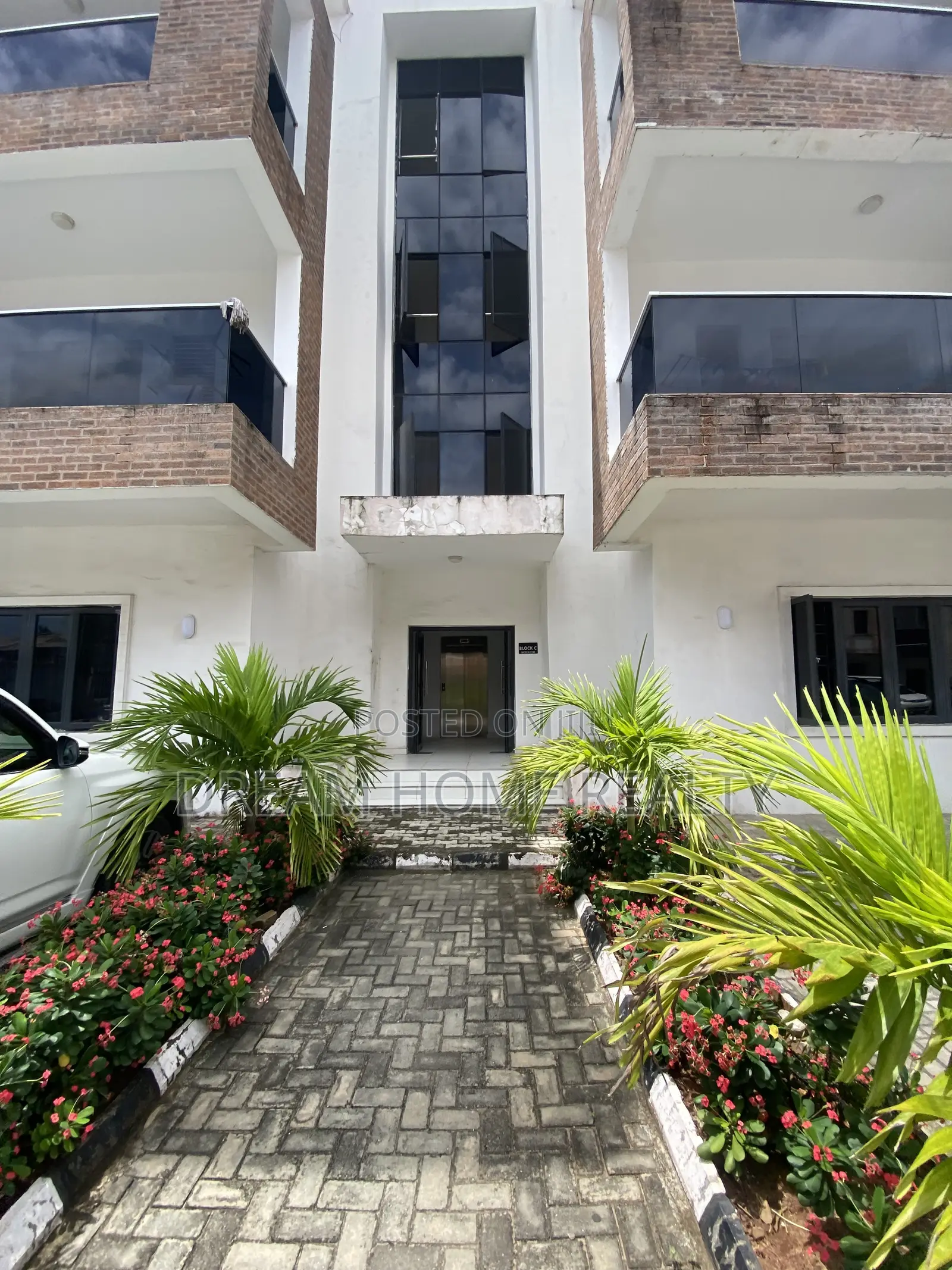 3bdrm Apartment in Orchid Road -, Lekki for rent