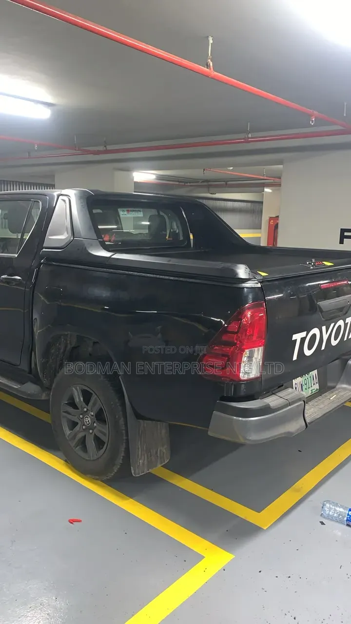 Manual Retractable Boot Cover With TRD Spoiler for Toyota Hilux #:;"