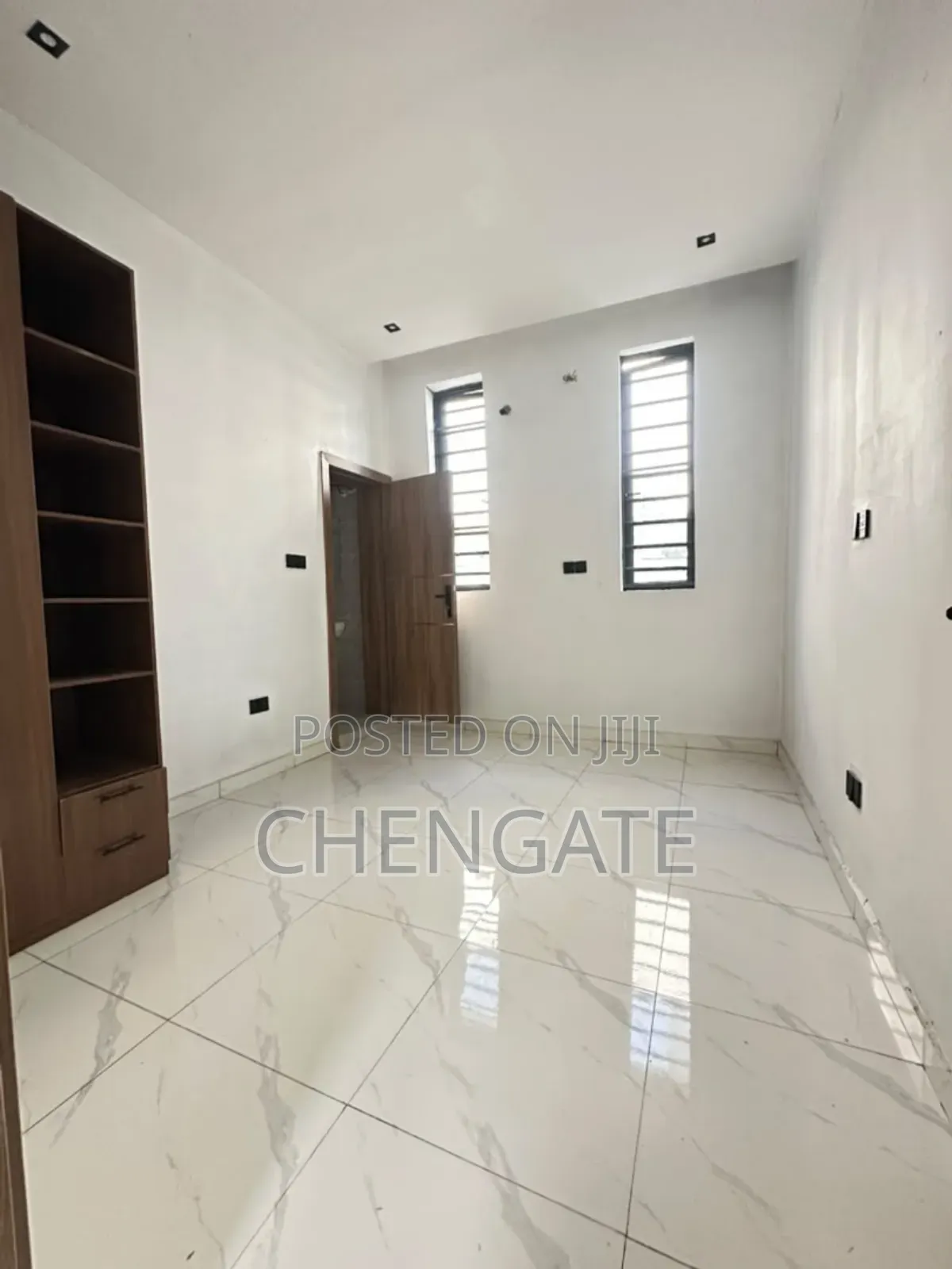5bdrm Duplex in Ikota for sale
