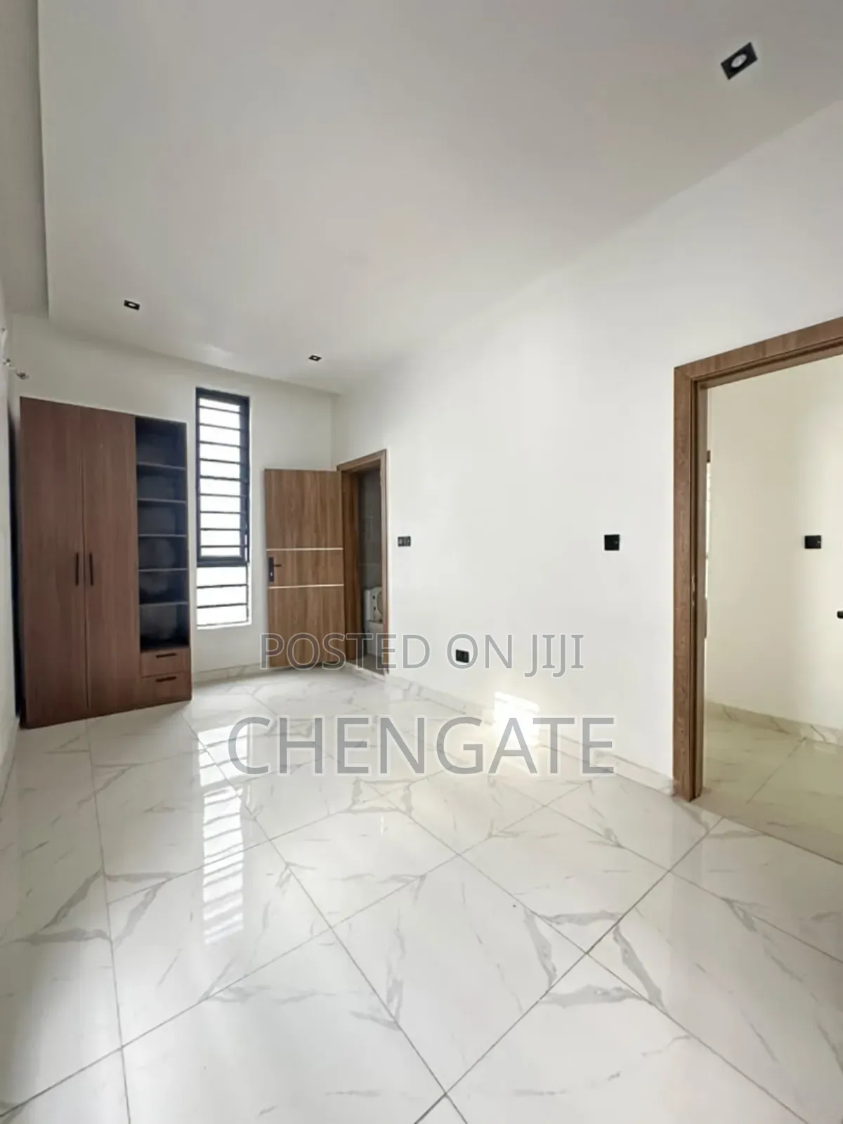 5bdrm Duplex in Ikota for sale