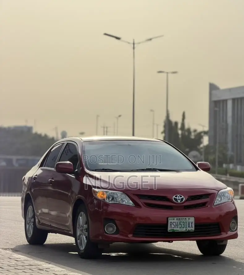 Toyota Camry LE 4dr Sedan (2.5L 4cyl 6A) 2013 Red