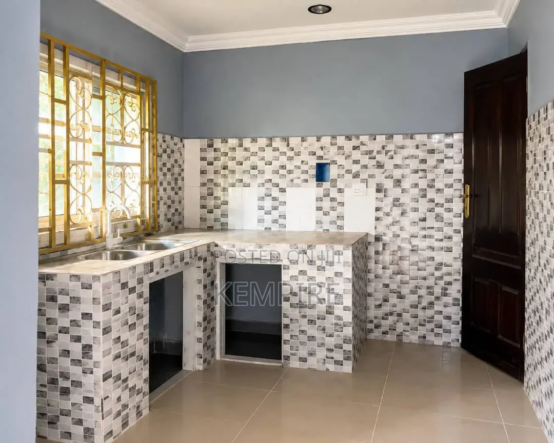 4bdrm Bungalow in Redeemed Estate, Uyo for sale
