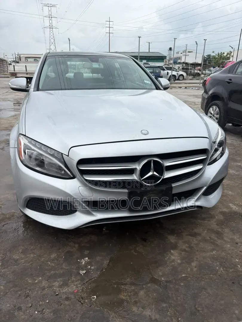Mercedes-Benz C300 Luxury 4dr AWD 4Matic Sedan (2.0L 4cyl 7A) 2015