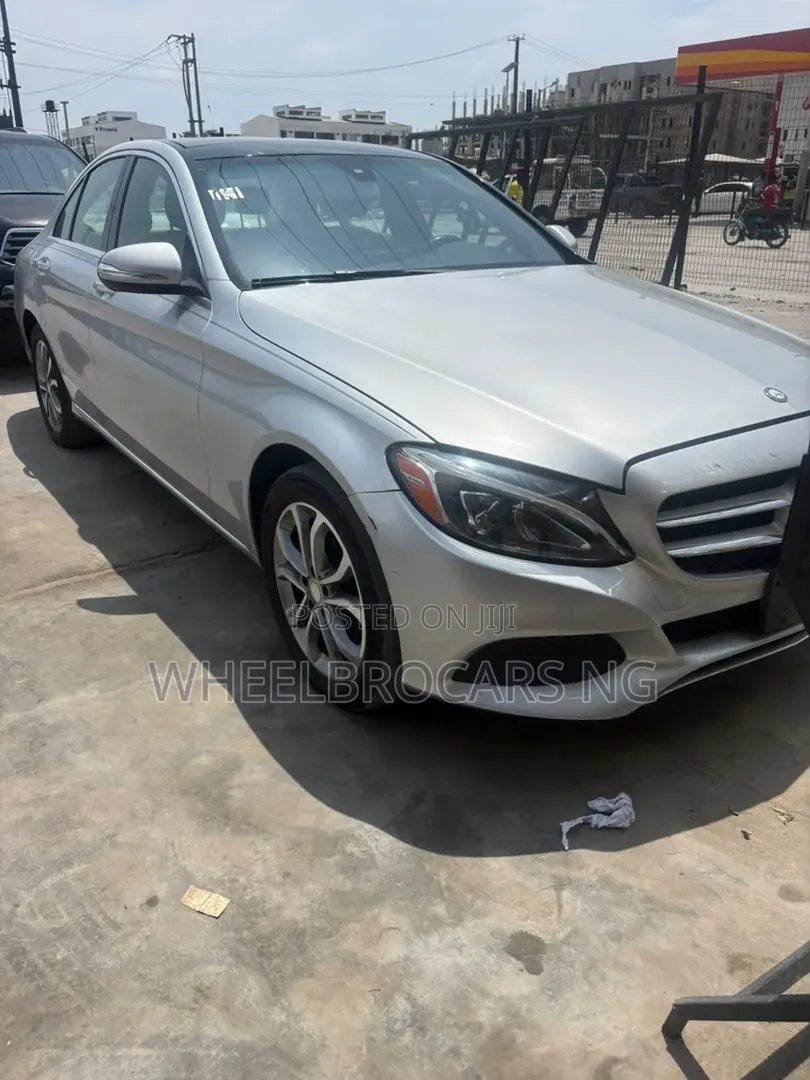 Mercedes-Benz C300 Luxury 4dr AWD 4Matic Sedan (2.0L 4cyl 7A) 2015