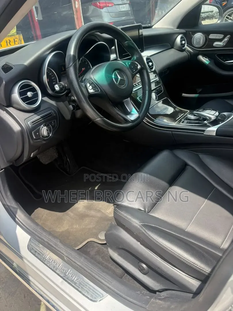 Mercedes-Benz C300 Luxury 4dr AWD 4Matic Sedan (2.0L 4cyl 7A) 2015