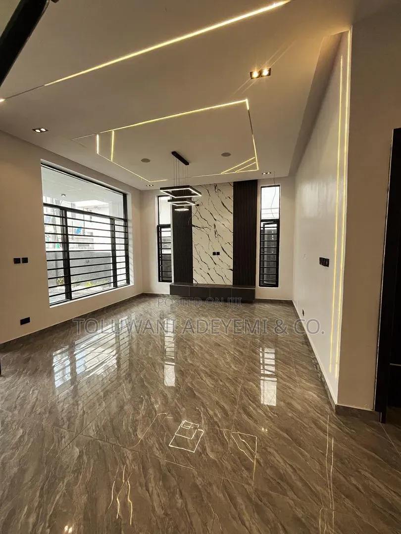 4bdrm Duplex in Ikota for sale