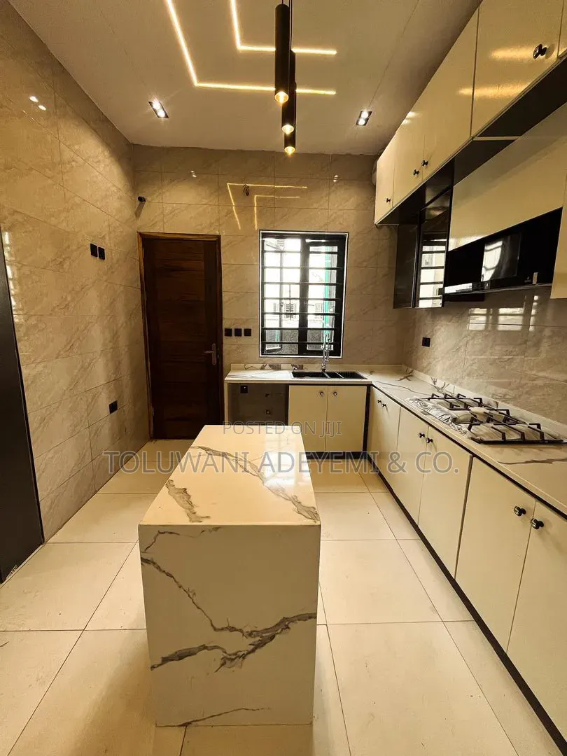 4bdrm Duplex in Ikota for sale