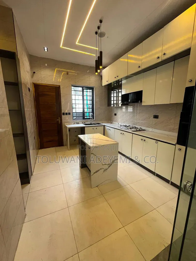 4bdrm Duplex in Ikota for sale