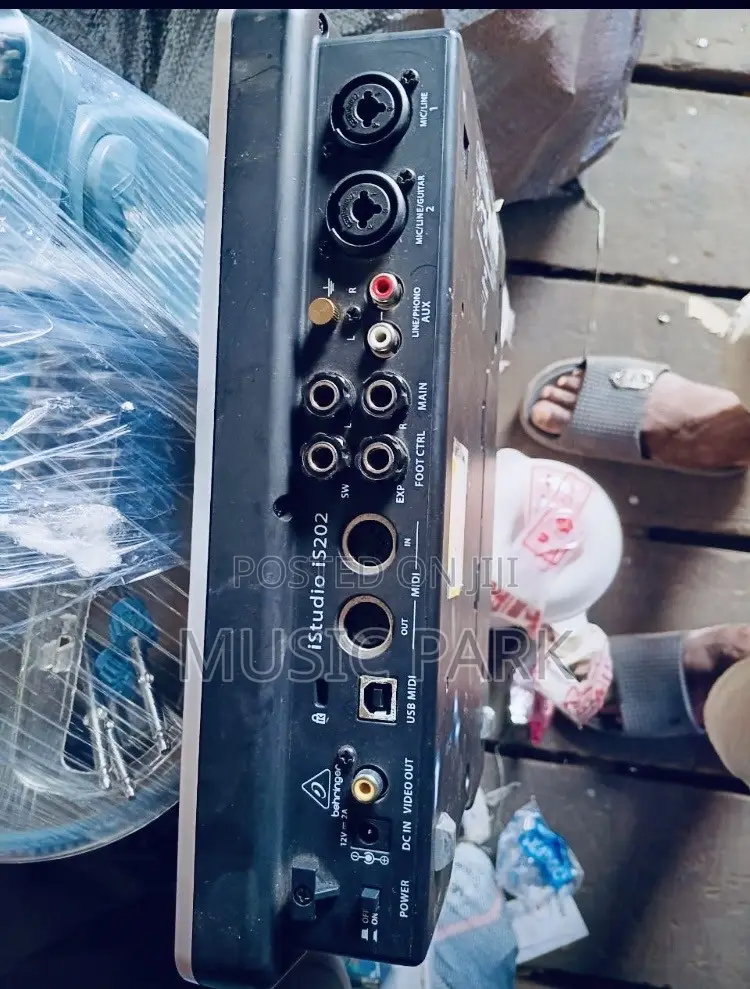 Clean Uk-Used Behringer Istudio Is202 for Sale!