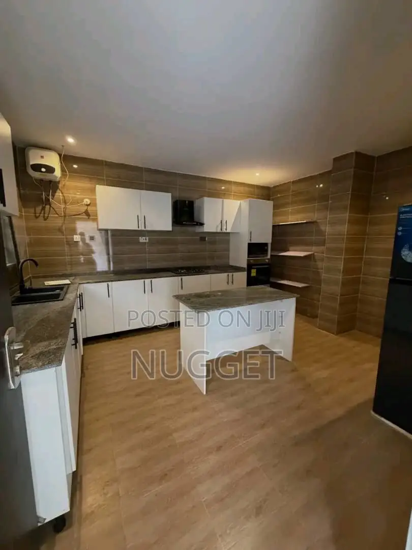 5bdrm Townhouse / Terrace in Nugget, Wuse for rent